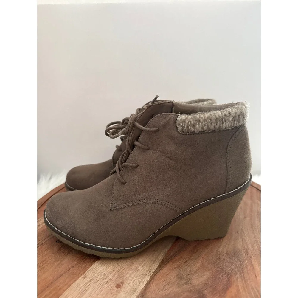 whitemt Taupe Suede‎ Wedge Ankle Boots Women's Size 9.5 M Knit Collar Lace Up